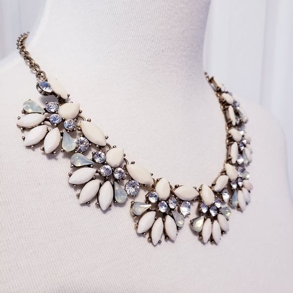 ❤️ 2/$25… Statement necklace - Picture 3 of 5